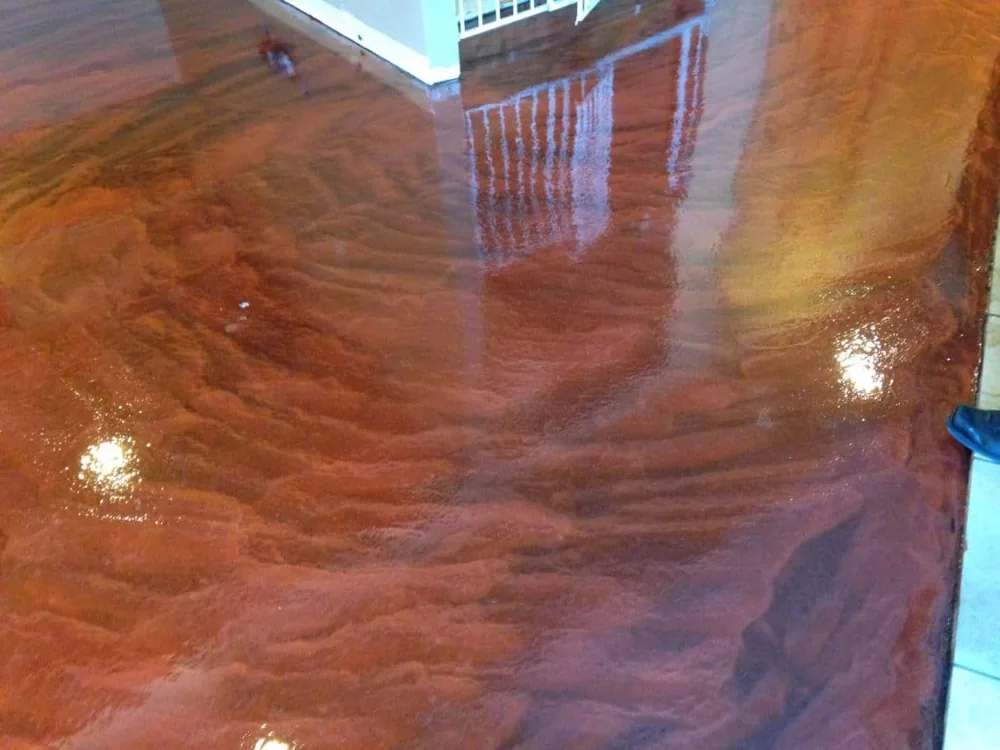 Flowing metallic concrete coating finish